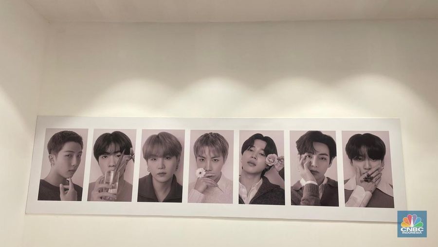 BTS POP-UP: MONOCHROME di METRO Department Store, Gandaria City. (CNBC Indonesia/Rindi Salsabilla)