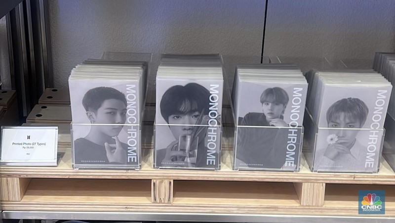 BTS POP-UP: MONOCHROME di METRO Department Store, Gandaria City. (վ/Rindi Salsabilla)