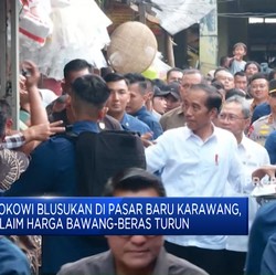 Video: Jokowi Blusukan di Karawang, Klaim Harga Bawang-Beras Turun