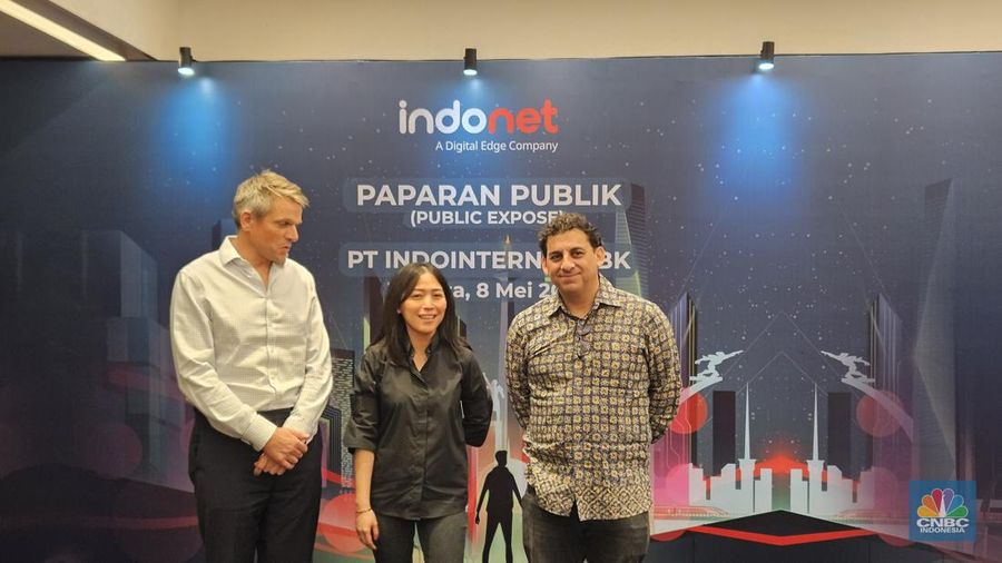 Direktur PT Indointernet Tbk. (EDFE), Donauly Situmorang, usai paparan publik.