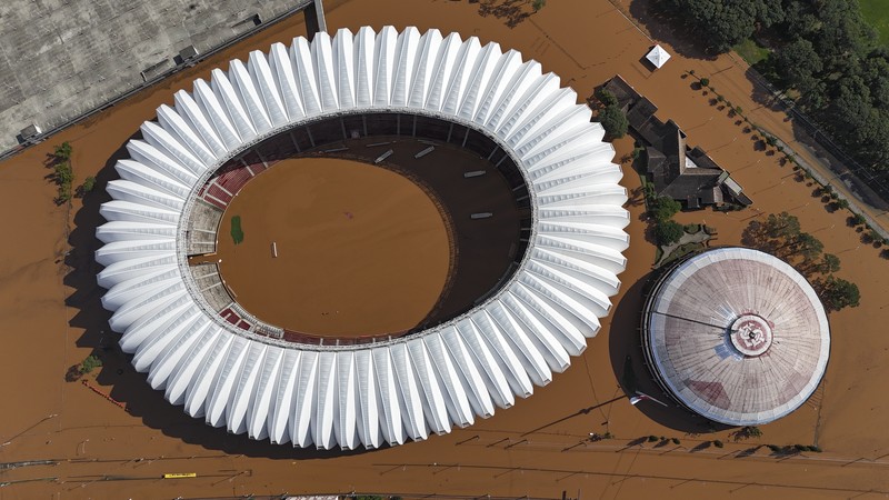 Foto udara menampilkan kondisi Stadion Beira Rio yang terendam banjir di Porto Alegre, Rio Grande do Sul, Brasil, Selasa (7/5/2024). (AP Photo/Carlos Macedo) Foto udara menampilkan kondisi Stadion Beira Rio yang terendam banjir di Porto Alegre, Rio Grande do Sul, Brasil, Selasa (7/5/2024). (AP Photo/Carlos Macedo)