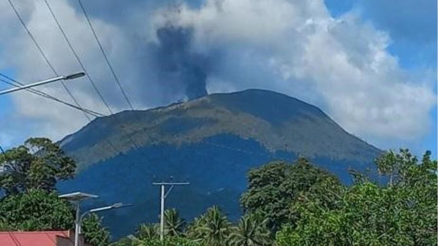 Gunung Api Ibu Maluku Utara Erupsi. (Dok. PVMBG)