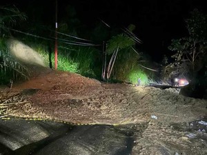 Jalan Poros Enrekang-Toraja Tertimbun Longsor, Lalu Lintas Macet 2 Km