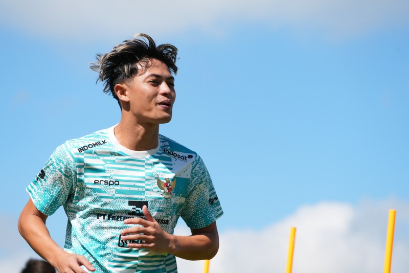 Latihan pemain Tim Nasional (Timnas) Indonesia U-23 jelang laga melawan Guniea U-23  ada laga play-off Olimpiade Paris 2024. di Stade Leo Lagrange, Besancon, Prancis, Selasa (7/5/2024). (Dok. PSSI)
