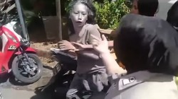Detik-detik Anggota Satpol PP Makassar Dipukul saat Razia Manusia Silver