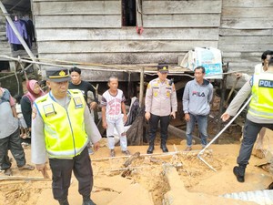 Kronologi Pagar Beton Roboh Timpa 10 Orang Saat Hujan Angin di Muba