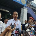 Jokowi Blusukan di Pasar Baru Karawang, Klaim Harga Bawang-Beras Turun