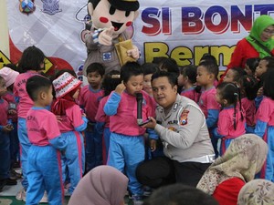 Rombongan Anak TK Kunjungi Polres Batu, Belajar Jadi Polisi Cilik