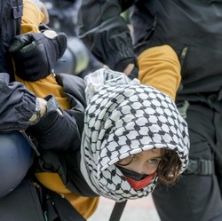 Bak Demo 98, Ratusan Mahasiswa Eropa Ditangkap