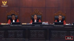 Hakim MK ke Ketua KPU di Sidang Sengketa Pileg: Pak Hasyim Tidur Ya?