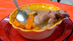 Laris Manis! Kedai Legendaris Ini Jual Sup Tikus Selama 50 Tahun