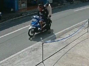 Viral 2 Pemuda Todongkan Sajam Rampas Motor Bocah di Cimahi