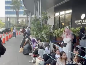 ARMY Menyerbu! Antrean Mengular di BTS: POP UP MONOCHROME IN JAKARTA