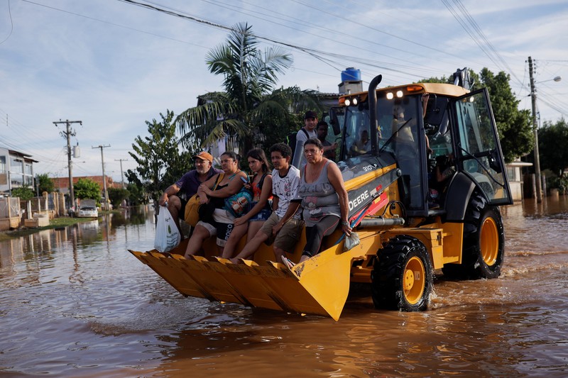 Pesawat kargo terendam banjir di Bandara Porto Alegre, Rio Grande do Sul, Brasil, Selasa (7/5/2024). (REUTERS/Diego Vara) Pesawat kargo terendam banjir di Bandara Porto Alegre, Rio Grande do Sul, Brasil, Selasa (7/5/2024). (REUTERS/Diego Vara)