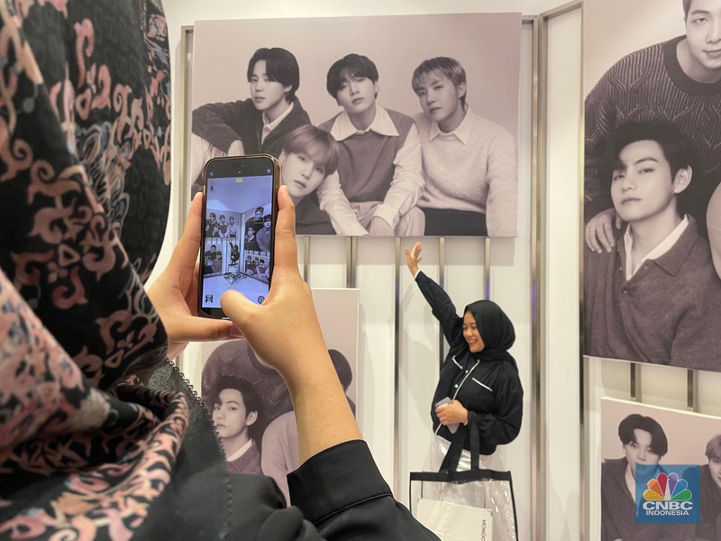 BTS Pop Up Store di Metro Gancit. (CNBC Indonesia/Rindi Salsabila) BTS Pop Up Store di Metro Gancit. (CNBC Indonesia/Rindi Salsabila)