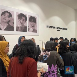 Kisah ARMY Antre Sejak 04.00 Subuh Demi BTS POP-UP: MONOCHROME