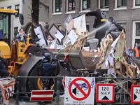 Demo Mahasiswa Belanda Bela Gaza Ricuh, Diusir Pakai Buldoser