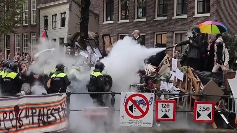 Demo Ricuh Mahasiswa Belanda Bela Palestina. (AP Video)
