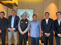 Legenda Sepak Bola Australia Temui Prabowo, Bahas Apa?