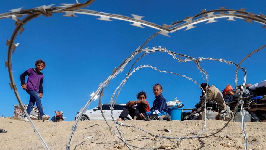 Palestinians travel in a vehicle as they flee Rafah after Israeli forces launched a ground and air operation in the eastern part of the southern Gaza city, amid the ongoing conflict between Israel and Hamas, in the southern Gaza Strip May 9, 2024. REUTERS/Mohammed Salem