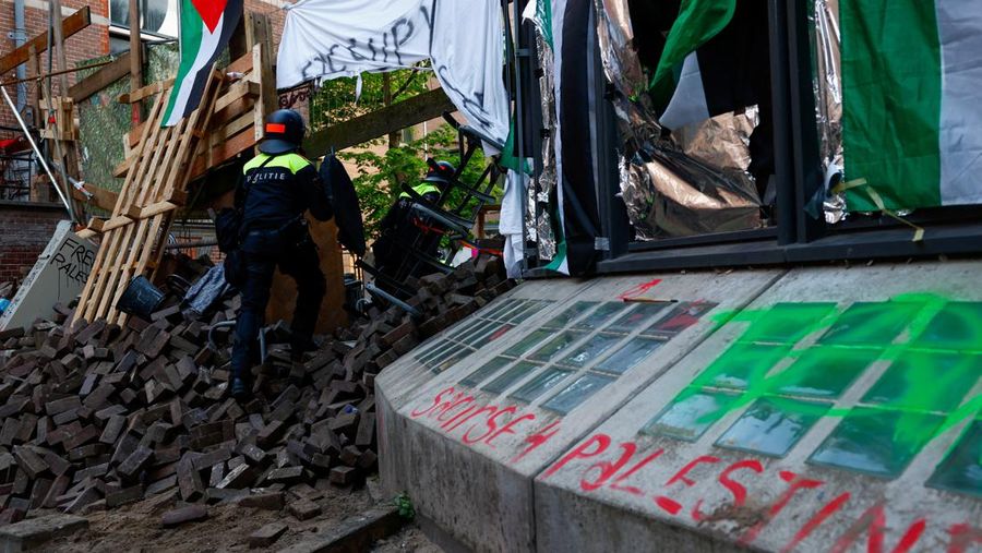 Demo Ricuh Mahasiswa Belanda Bela Palestina. (AP Video)