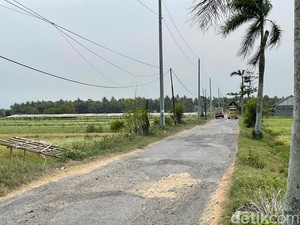 Rusak Parah, Jalan di Kulon Progo Ini Dijuluki Wisata Jeglongan Sewu di Maps