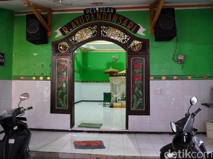 Cerita Tutur Raden Ayu Pandan Sari Pembabat Alas Kalibutuh Surabaya