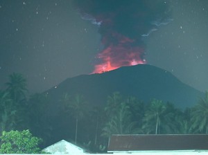 Gunung Ibu di Halmahera Barat Erupsi, 16 Desa Terdampak Hujan Abu