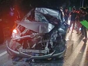 Minibus Tabrak Truk di Ulaweng Bone, 6 Orang Luka