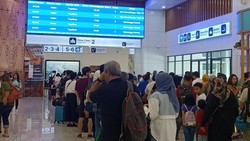 Tak Mau Capek Nyetir, Reinhart Pilih Naik Whoosh Bareng Keluarga ke Bandung