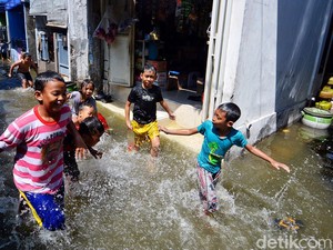 Serangkaian Mitigasi BPBD Hadapi Banjir Rob di Kawasan Pesisir Surabaya