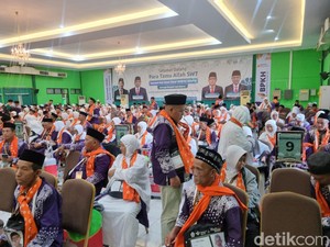 732 Calon Jemaah Haji Kloter Pertama dan Kedua Tiba di Asrama Haji Surabaya
