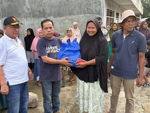 Andre Rosiade: Gerindra Kirim 500 Paket Sembako untuk Korban Banjir Sijunjung