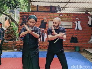 Saat Bule Italia Dibuat Jatuh Cinta sama Silat Maung Bodas