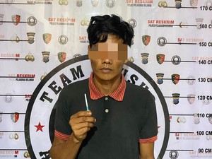 Heboh Pria Curi Besi di Bawah Jembatan Sungai Deli Siang Hari