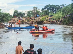 Sampan Terbalik, Petani Sawit di Pesisir Selatan Hilang Terseret Arus Sungai
