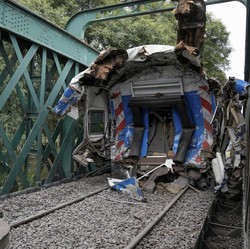 Tabrakan Kereta Api, 2 Orang Anak Tewas & 49 Orang Luka-Luka