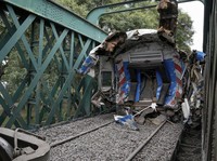 Tabrakan Kereta Api, 2 Orang Anak Tewas & 49 Orang Luka-Luka
