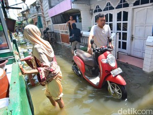 Ada Fenomena Super New Moon, Waspada Banjir Rob Ancam Pesisir Jatim