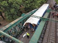Ngeri! Potret Tabrakan Kereta di Argentina, Gerbong Robek Menganga