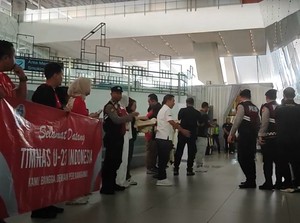 Kedatangan Timnas U-23 di Bandara Soetta Disambut Nyanyian Suporter