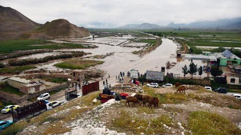 Afghan relatives offer prayers during a burial ceremony, near the graves of victim who lost their lives following flash floods after heavy rainfall at a village in Baghlan-e-Markazi district of Baghlan province on May 11, 2024. More than 300 people were killed in flash flooding in Afghanistan's northern province of Baghlan, the World Food Programme said on May 11. (Photo by Atif Aryan / AFP)