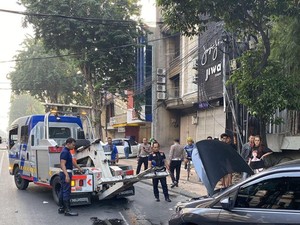 Cewek Mabuk Bawa Brio Tabrak PJU Panglima Sudirman Surabaya