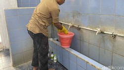 Ini Kata Cecep yang Viral Bersihkan Toilet Masjid Ditawari Pekerjaan Dinas