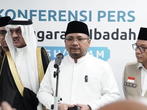 Lepas Kloter Pertama Haji 2024, Menag Apresiasi Fasilitas Fast Track
