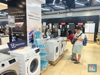 Langganan Diskon, Pengunjung Borong Mesin Cuci di Transmart