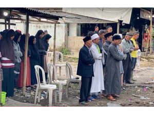 Warga Gelar Doa-Salat Gaib di TKP Kecelakaan Bus Maut di Subang