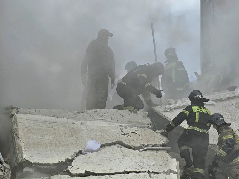 Russia Ukraine In this photo taken from video released by the Russian Emergency Ministry Press Service on Sunday, May 12, 2024, Russian emergency services work at the scene of a partially collapsed block of flats authorities said was hit during an attack by Ukrainian shelling, in Belgorod, Russia. (Russian Emergency Ministry Press Service via AP)