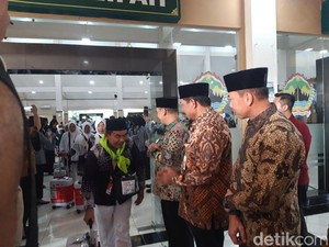 Wamenag Saiful Lepas Kloter 1 Embarkasi Solo, Minta Jemaah Jaga Kekuatan Fisik