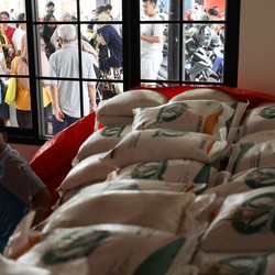 Airlangga Bantah Dugaan 46% Bansos Salah Sasaran